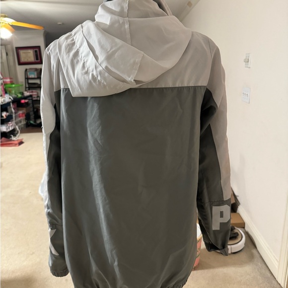 Windbreaker - Picture 2 of 4